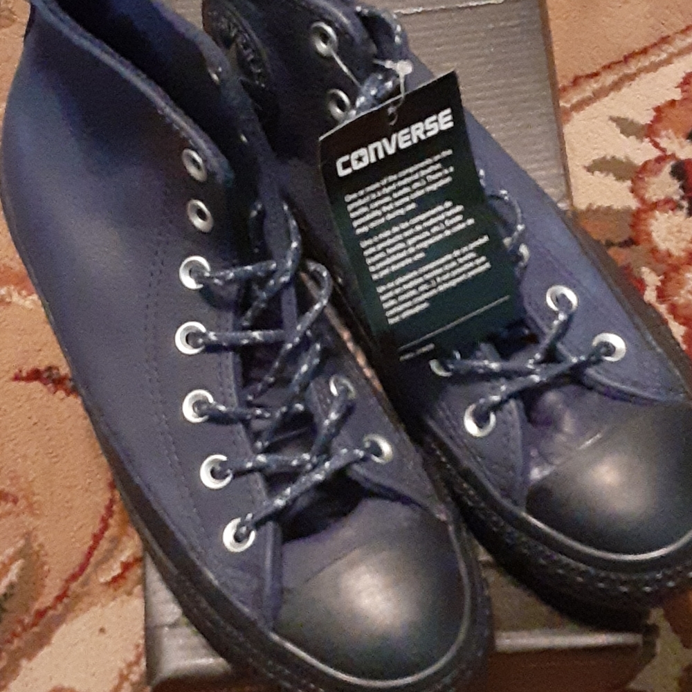 Boys/Girl's Leather Converse Hightop Tennis Shoes